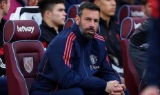 开云APP-曼联主教练颁奖月最佳，球队士气大涨的简单介绍