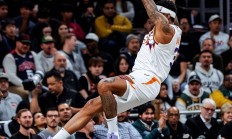 开云体育官方网站-马刺遭遇四连败，季后赛形势严峻