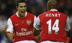 开云APP-跨洲对决创罕见纪录！上海队绝杀骑士背后，德罗赞轰出历史级数据