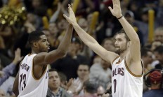 开云体育官方网站-勇士逆转猛龙，取得总决赛首胜！