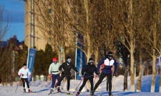 开云体育在线-明星球员频频现身场边激战，球风振奋人心的简单介绍