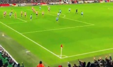 开云APP-重大足球比赛中出现惊人逆转！