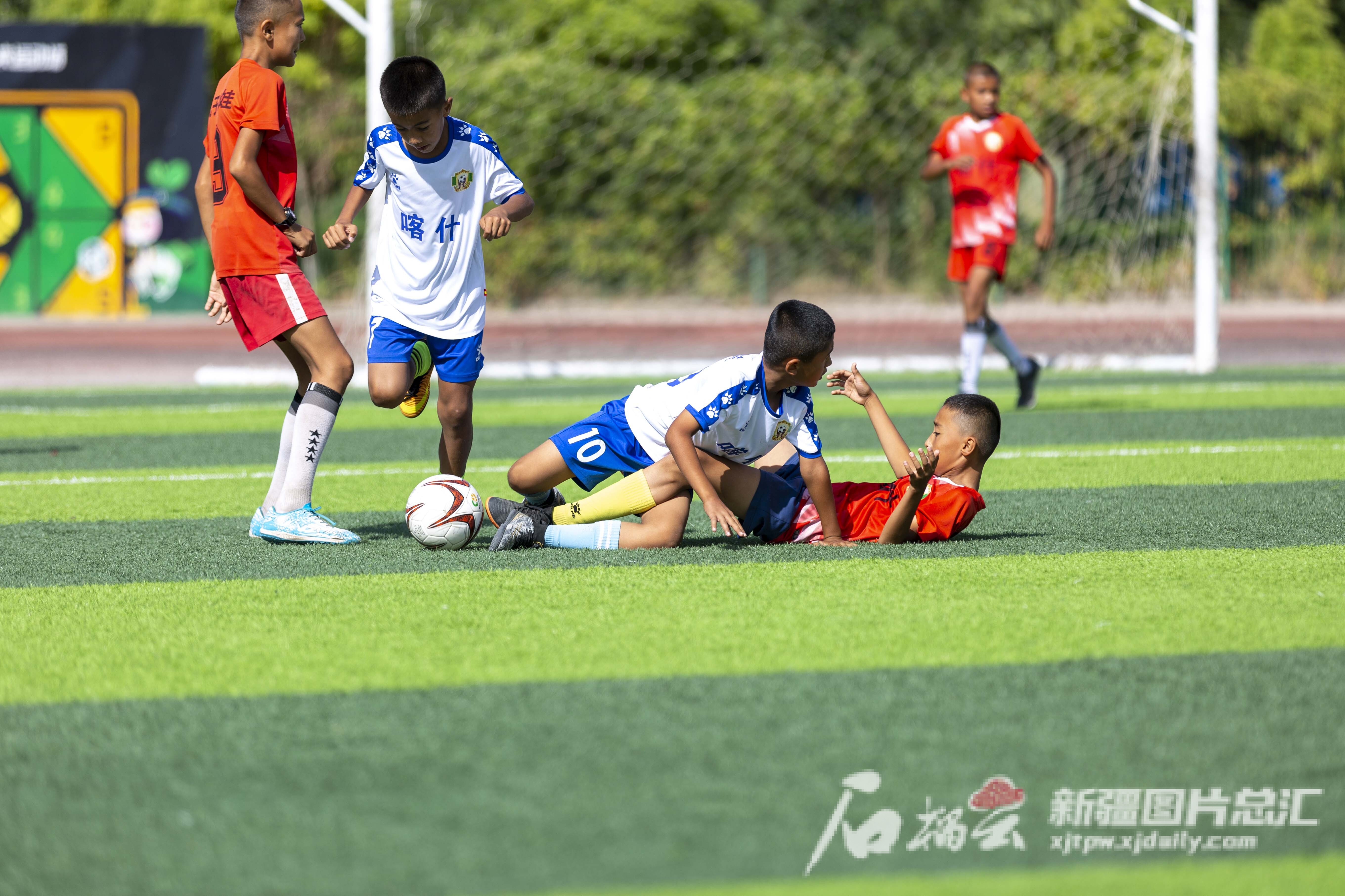 邂逅足球传奇，带来触动人心的比赛