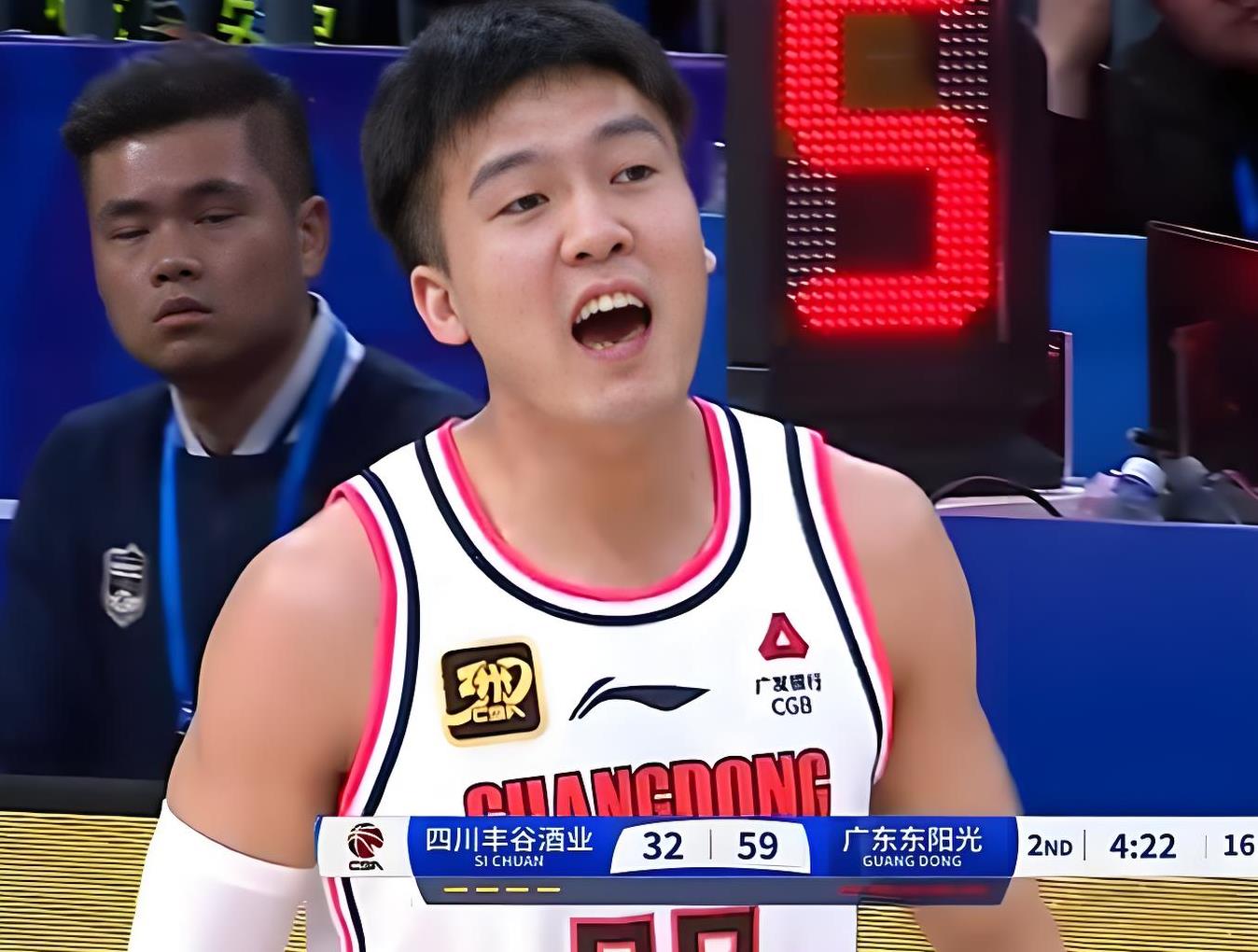 包含四川男篮战队迎来关键时刻，冲刺季后赛的词条