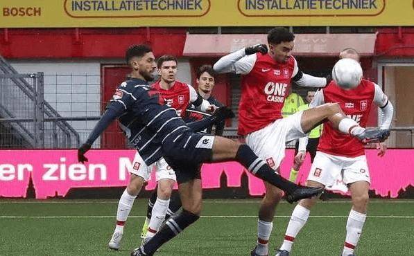 包含塞尔塔多球员因伤无法继续比赛，被迫换人的词条