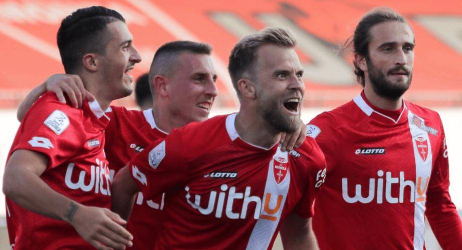 包含帕尔马队全力以赴取得胜利的词条