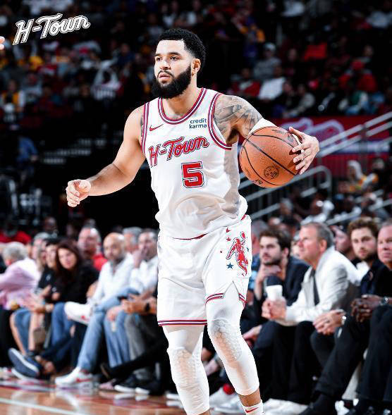 法国篮球明星在场上暴怒被罚出场