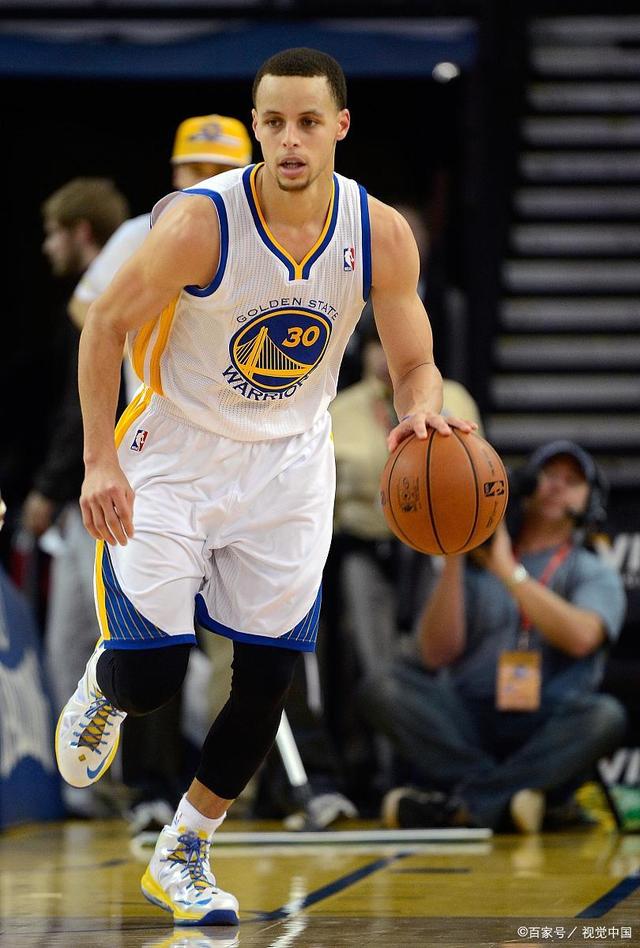 勇士大胜篮网：库里的三分如神助球队获胜的简单介绍