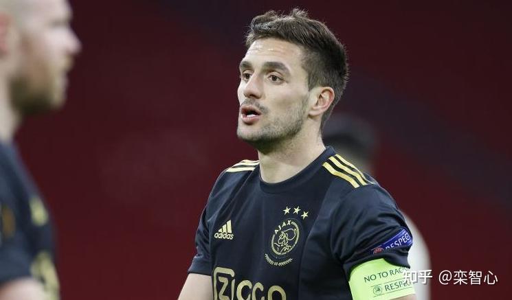 包含阿贾克斯出色发挥，展现实力与魅力的词条