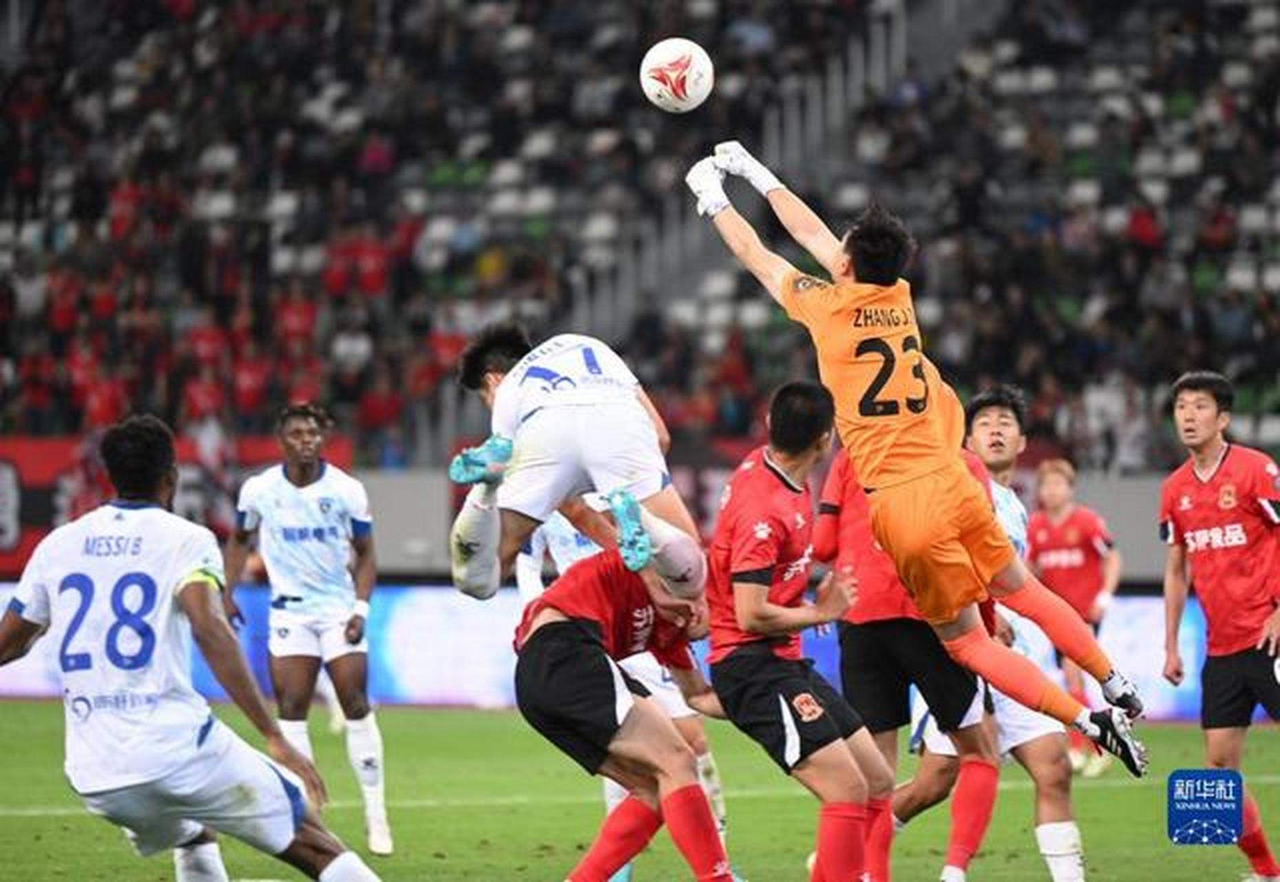 包含江苏苏宁边锋突破射门，帮助球队锁定胜局的词条