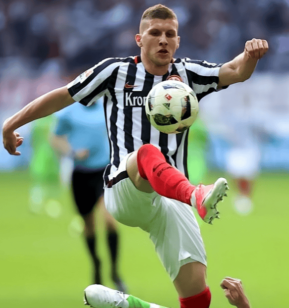 包含门兴格拉德巴赫取得伟大胜利，实现连胜的词条