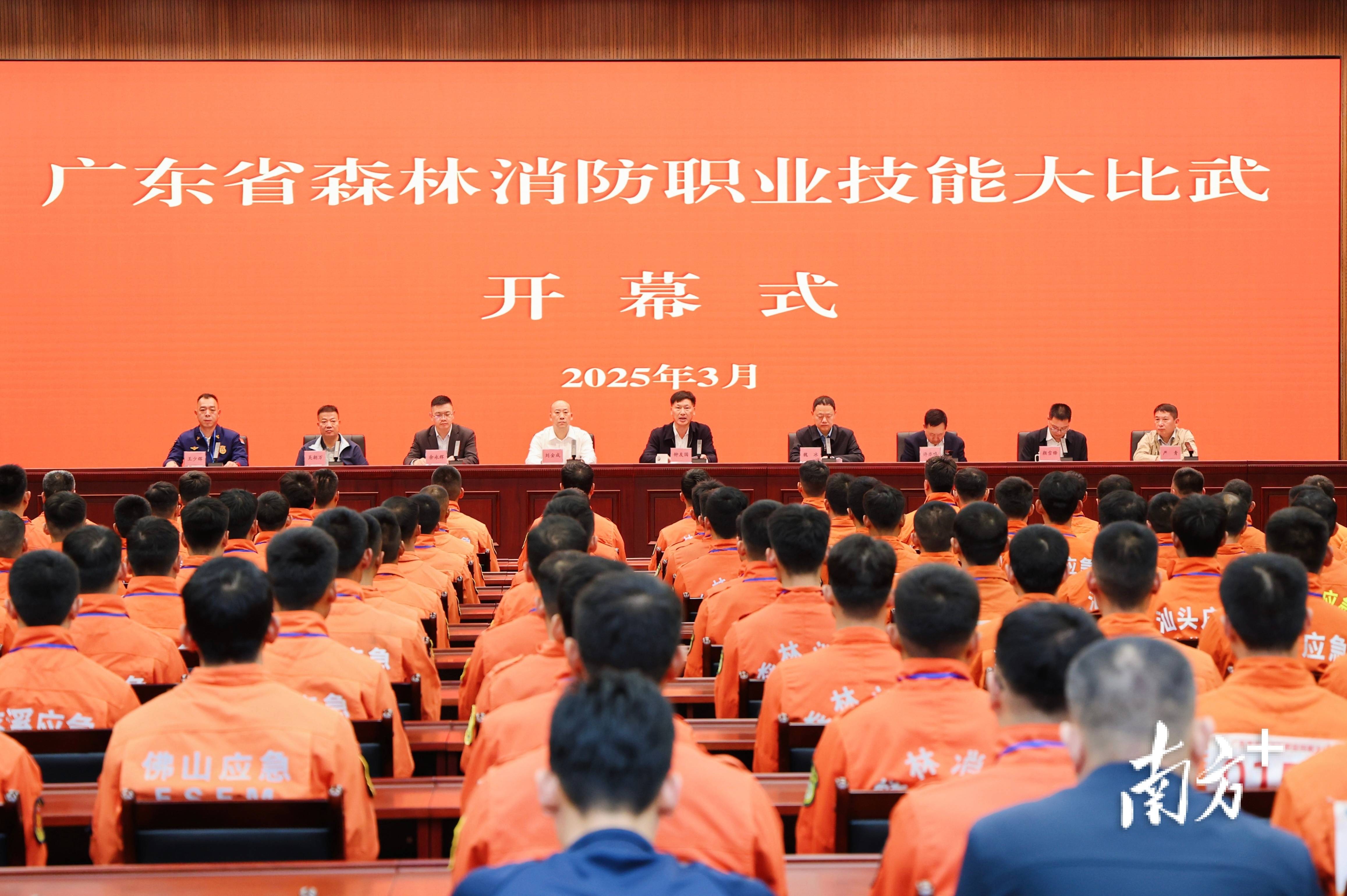 比赛中队伍意气风发，全面集结备战下一个对手