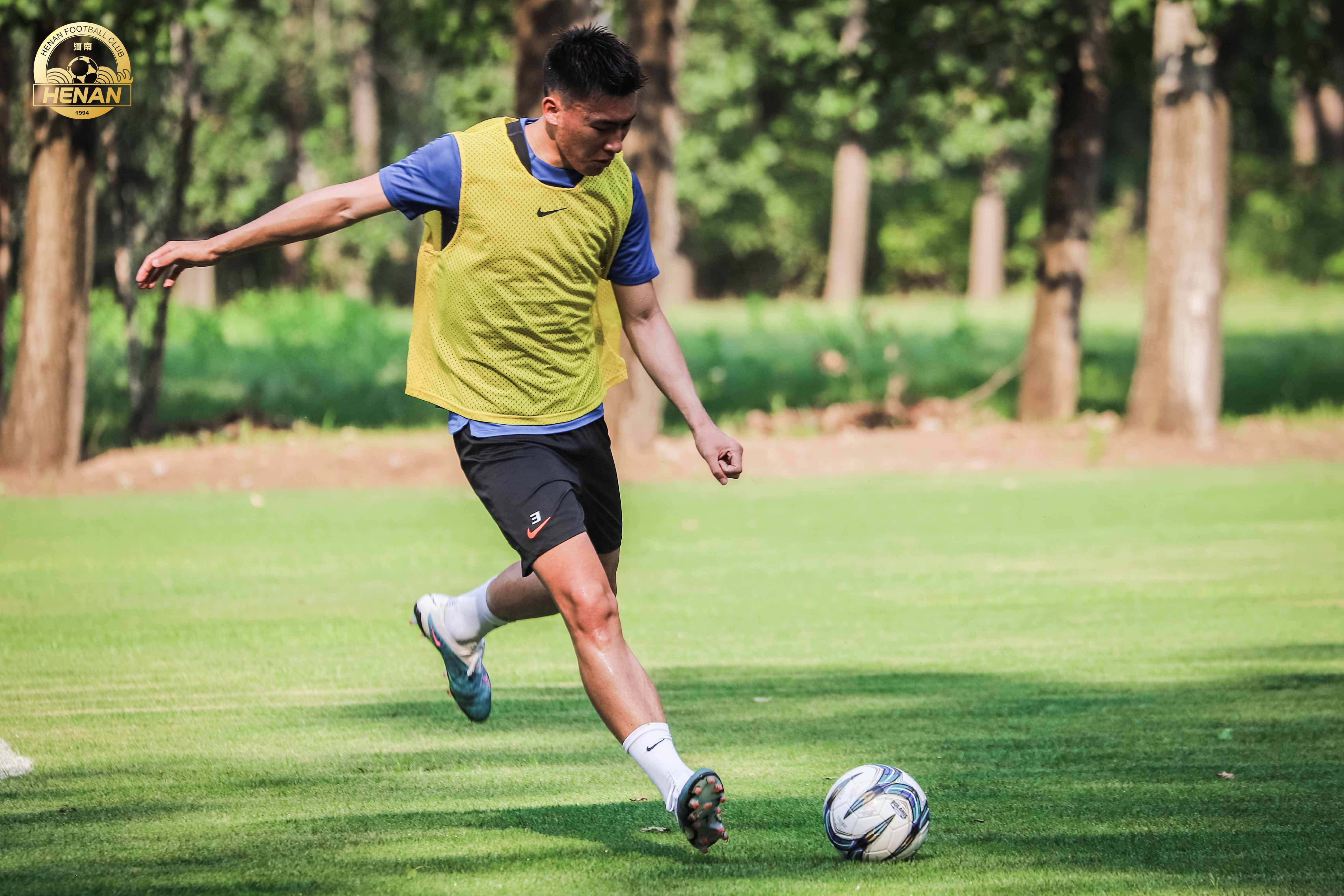 比赛中队伍意气风发，全面集结备战下一个对手