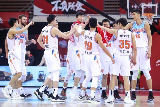 广厦男篮客场惨败，陷入连败泥潭