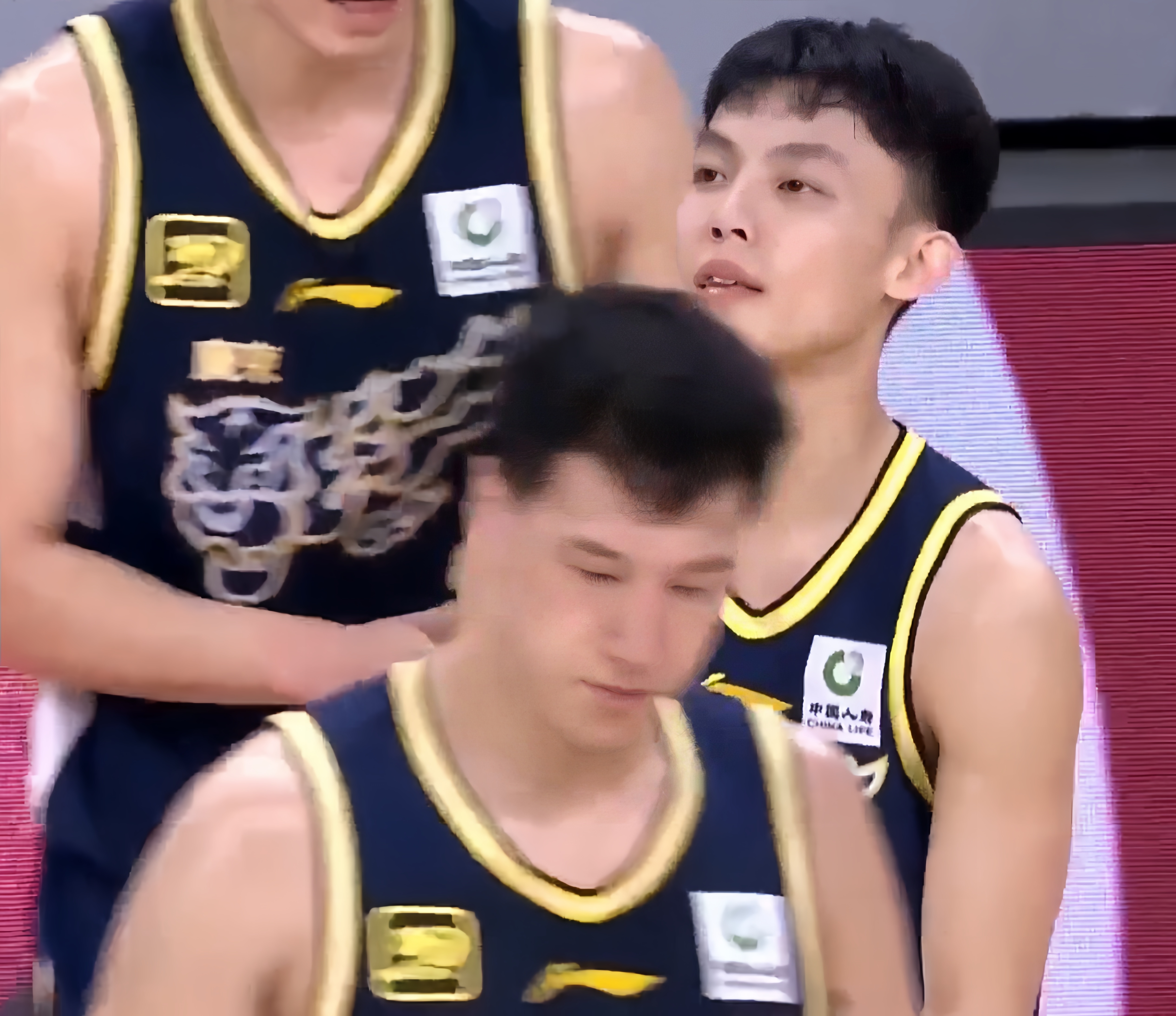 广厦男篮客场惨败，陷入连败泥潭