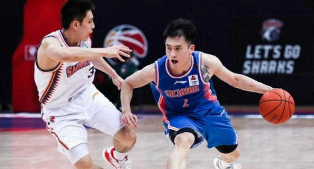 辽宁男篮备战赛场，努力取得胜利