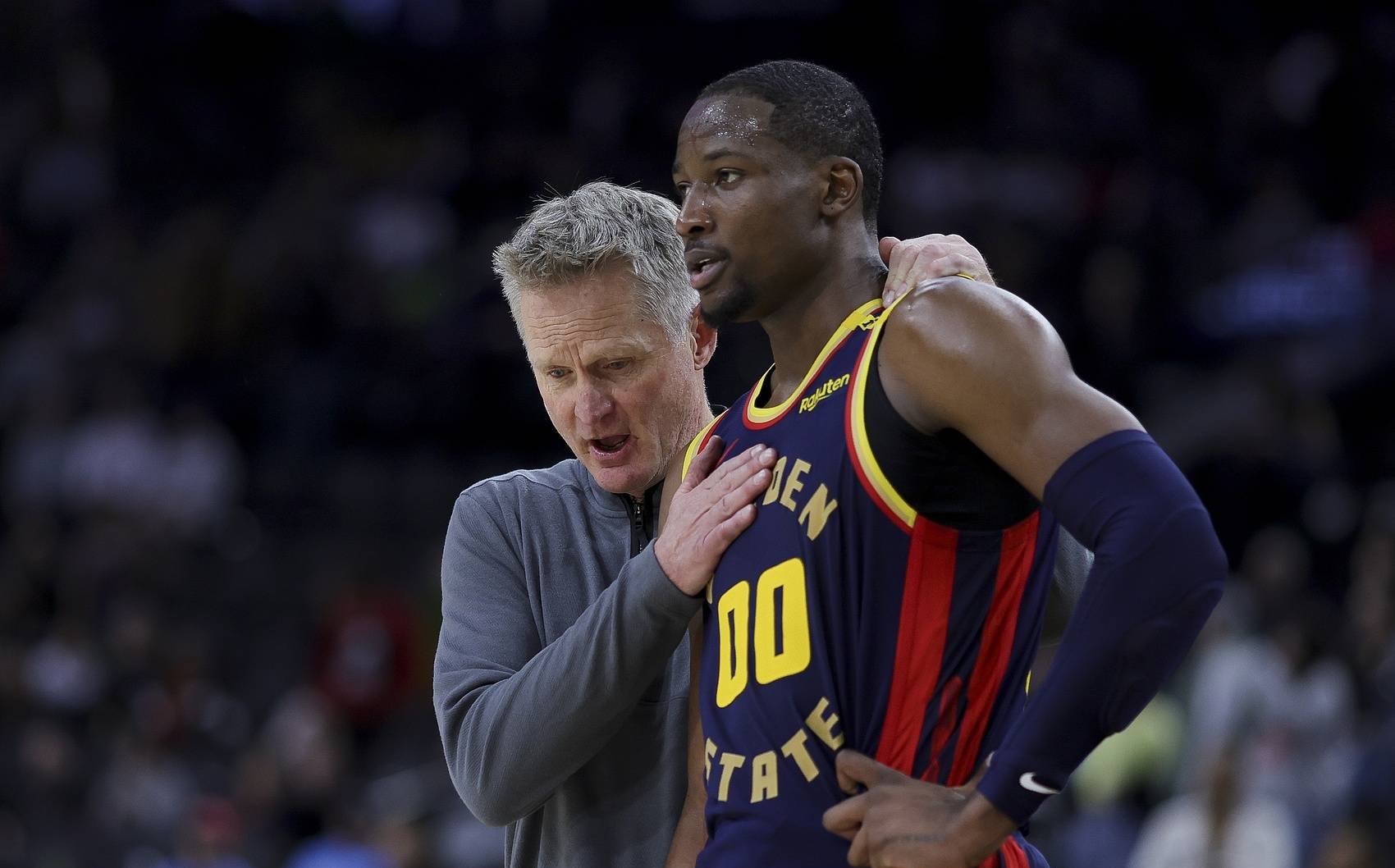 勇士遭遇主场惨败，输给开拓者的简单介绍