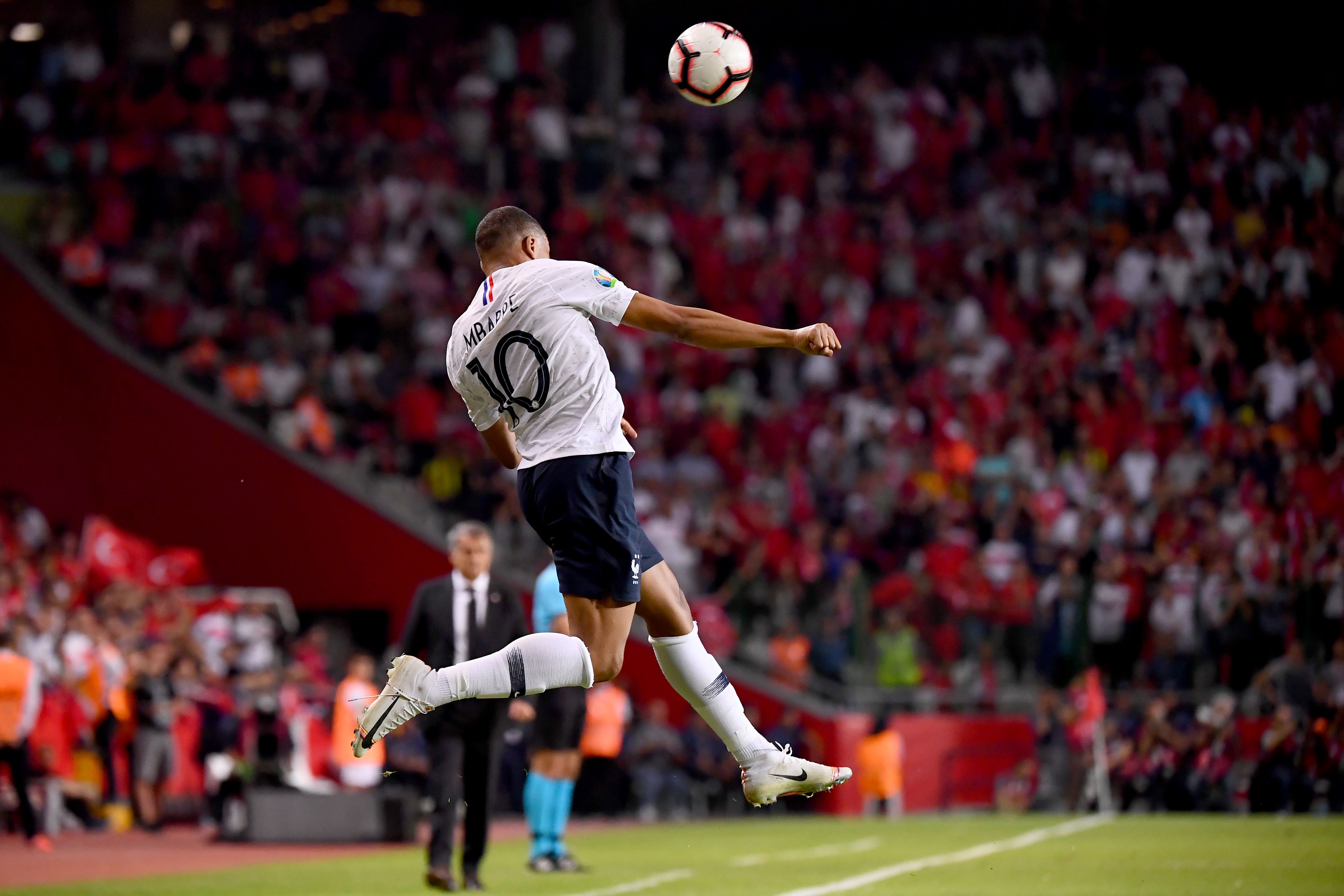 法国国家队在欧预赛中豪取胜利