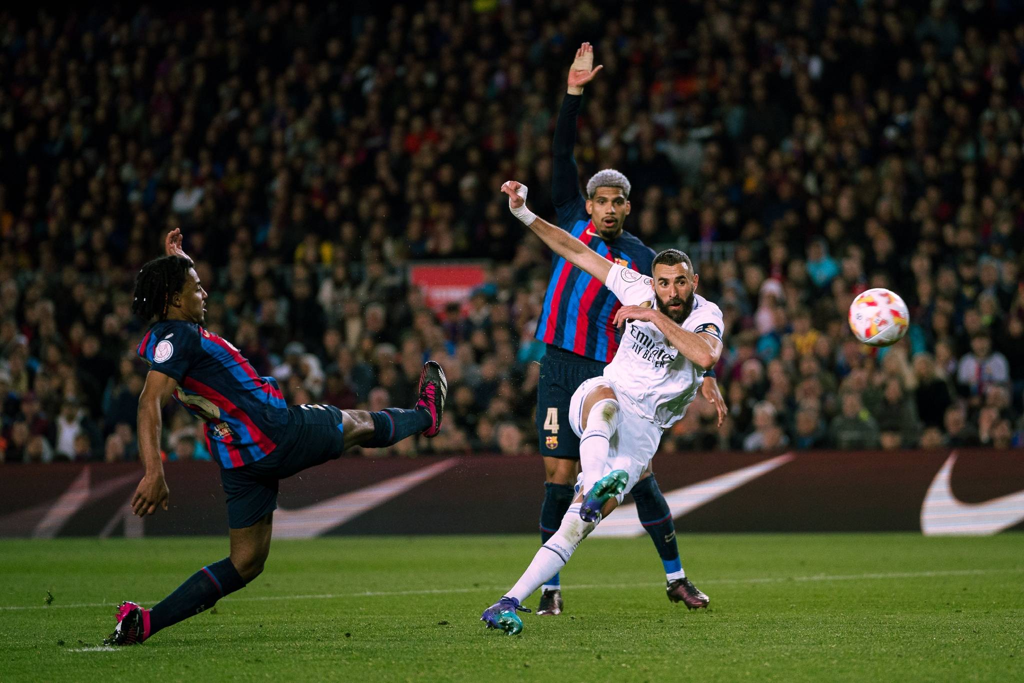 卫冕冠军再次出击，对手实力如何？