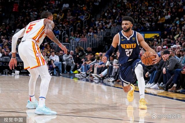 篮球巨星们在赛场上燃烧激情