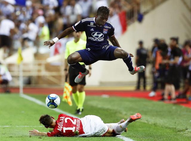 里昂客场遭遇惨败,连续三轮不胜 里昂客场遭遇惨败,连续三轮不胜