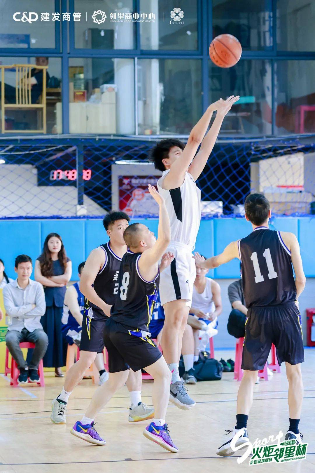 本周末男子篮球比赛赛场上演搏杀战
