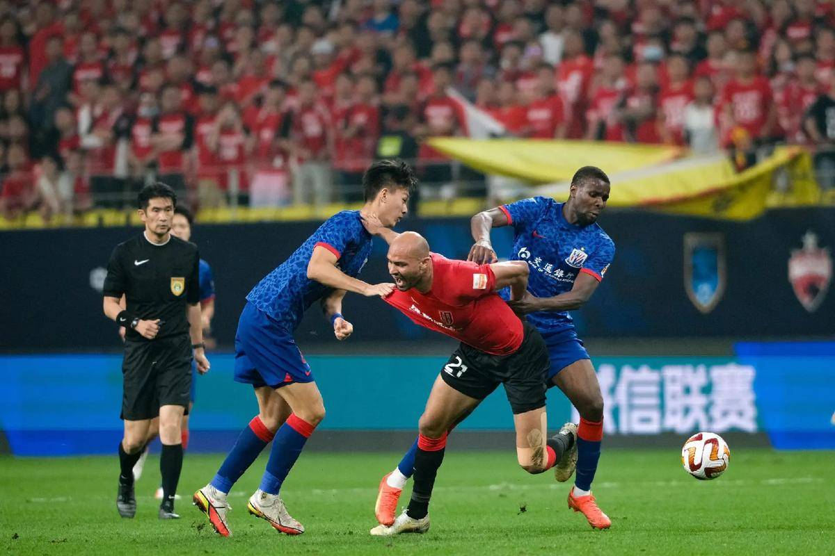 意甲联赛再掀风云球迷热血沸腾