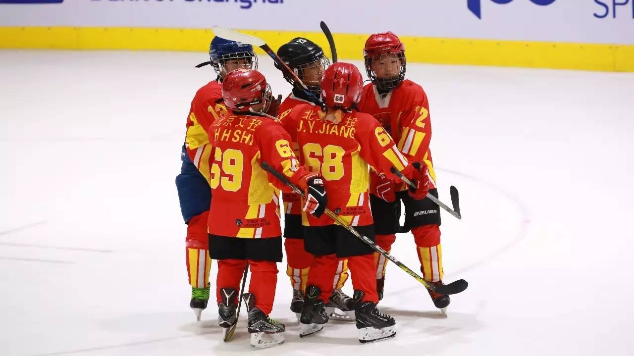 关于强队大比分胜出进一步向冠军前进的信息