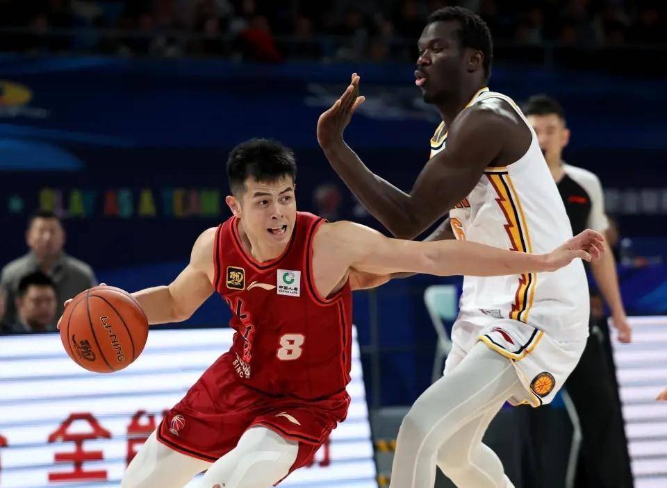 竞技篮球联赛积分榜拉开激烈争夺 竞技篮球联赛积分榜拉开激烈争夺