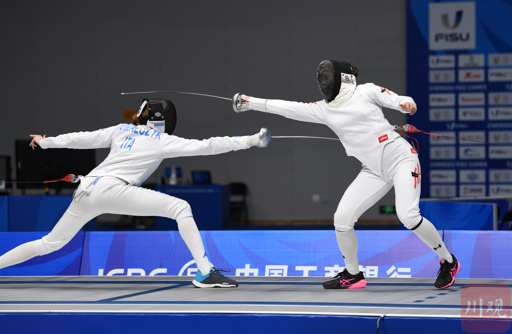 击剑选手已坚韧坚持拼到底