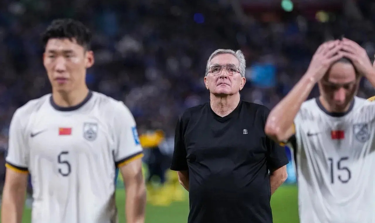 俱乐部主教练被批评战术失误