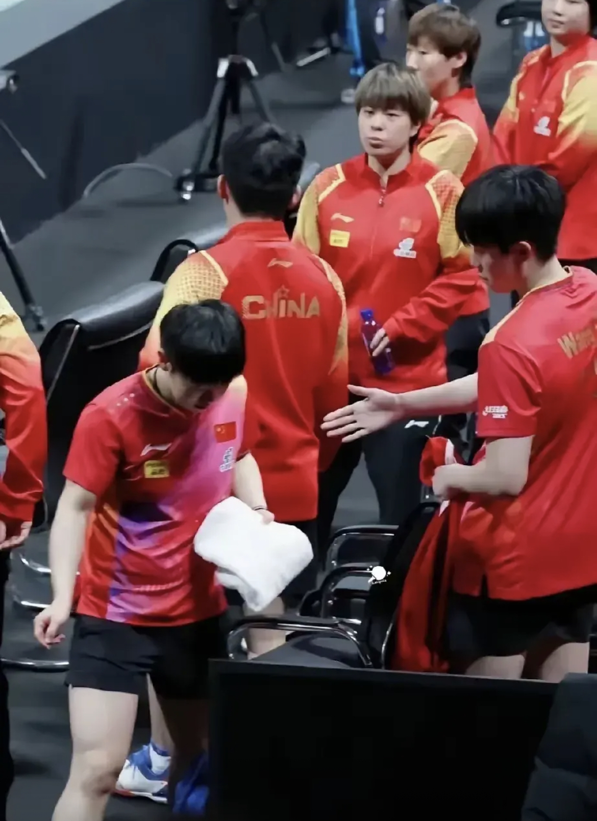 战斗！两队之间的对抗引起球迷的热血沸腾的简单介绍