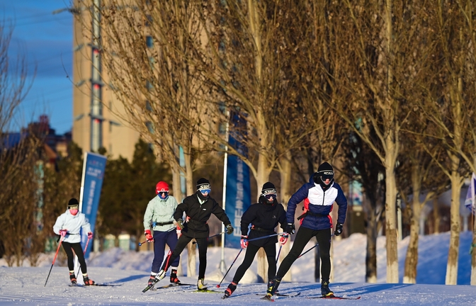 明星球员频频现身场边激战，球风振奋人心的简单介绍