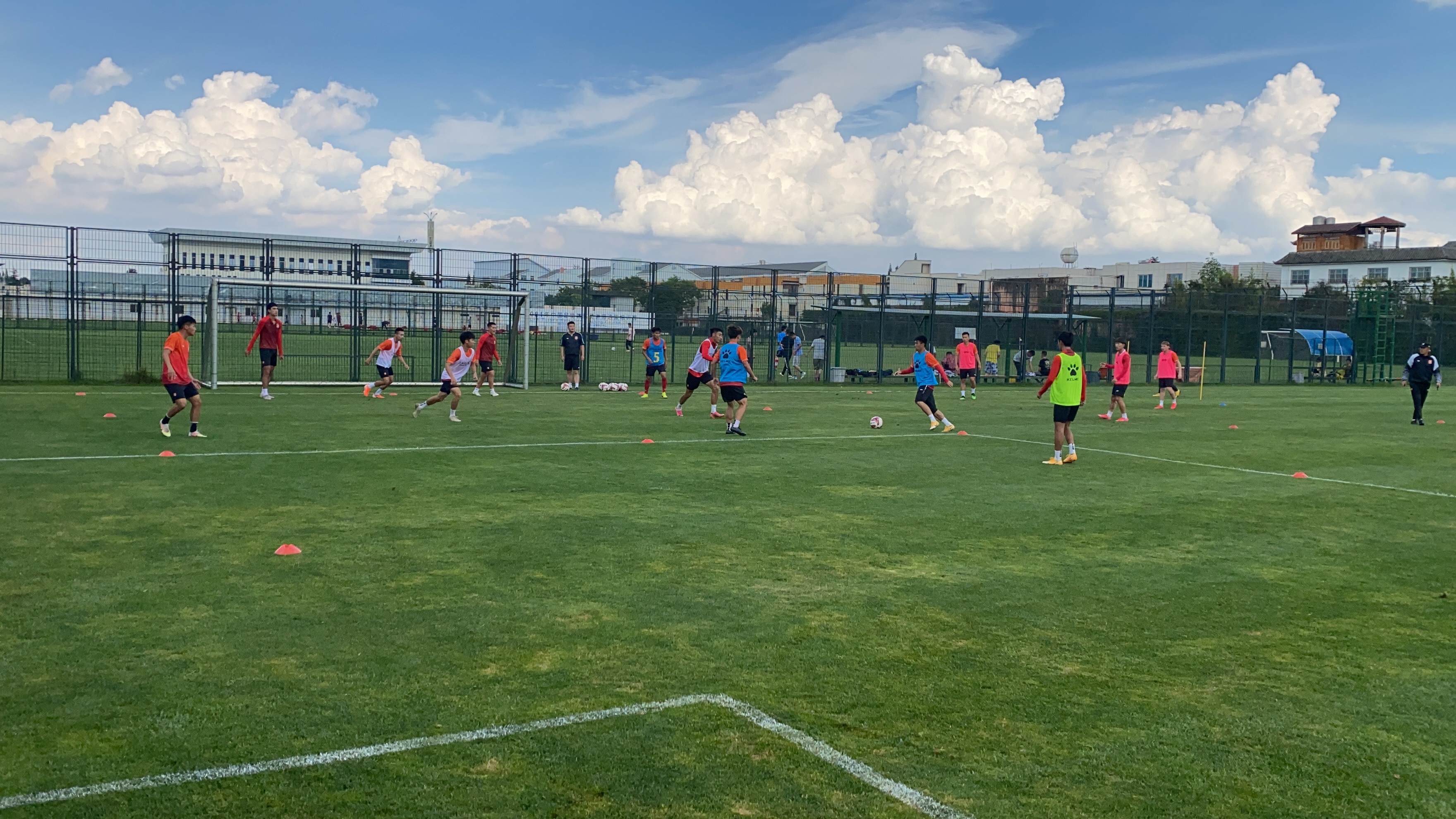 桃太郎狐狸赛前备战,球队团结一心 桃太郎狐狸赛前备战,球队团结一心