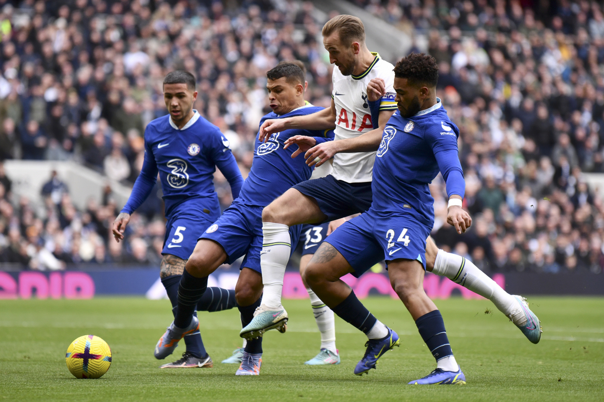 欧洲杯：英格兰碾压乌克兰