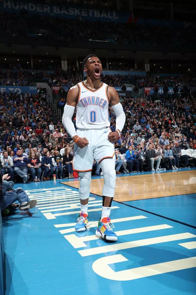 湖人92-88首战力克诺基斯 湖人92-88首战力克诺基斯