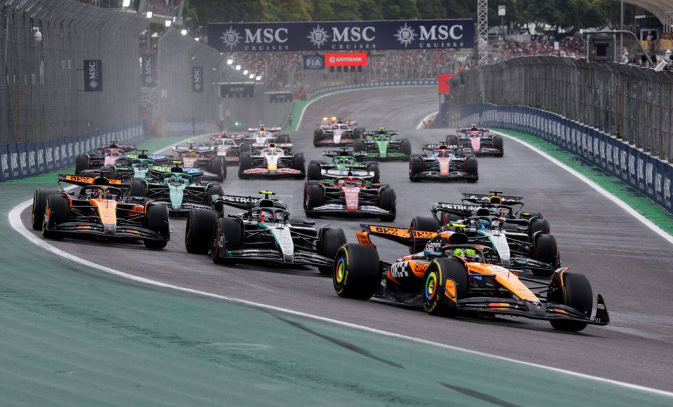 包含哈斯车队完胜法拉利，诺里斯关键制胜的词条