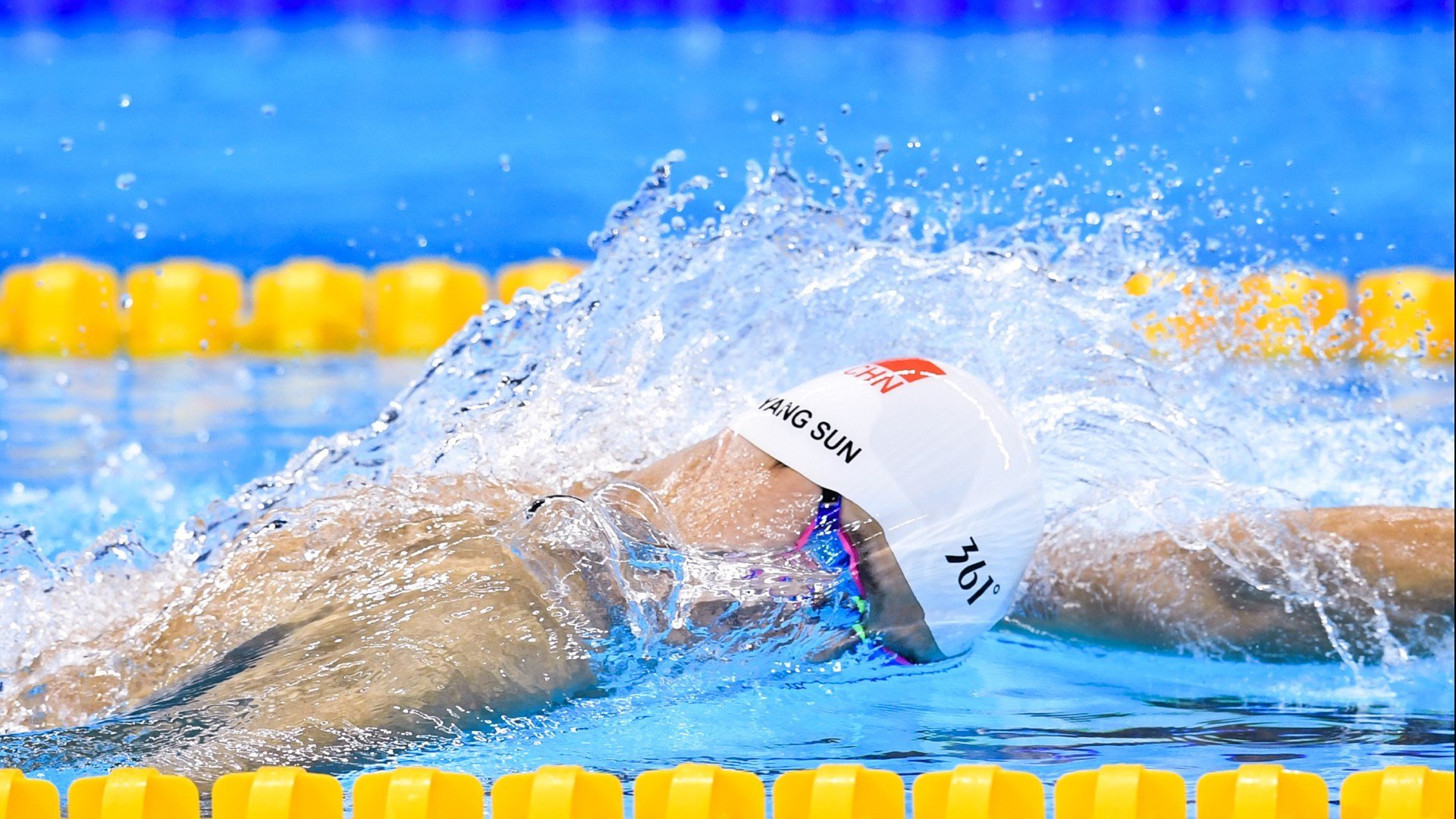 掘金开启教学模式，约基奇用三双机器刷新纪录，上海队无力招架